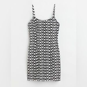 Divided | Wavey Fitted Dress